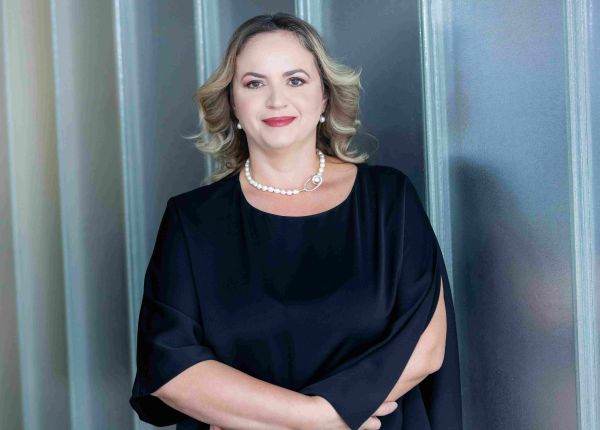 Claudia Sofianu, Partener, People Advisory Services leader EY România, declară: ”Succesul adoptării inteligenţei artificiale în organizaţii nu depinde doar de tehnologie, ci mai ales de modul în care resursele umane sunt pregătite să o integreze şi să o valorifice".